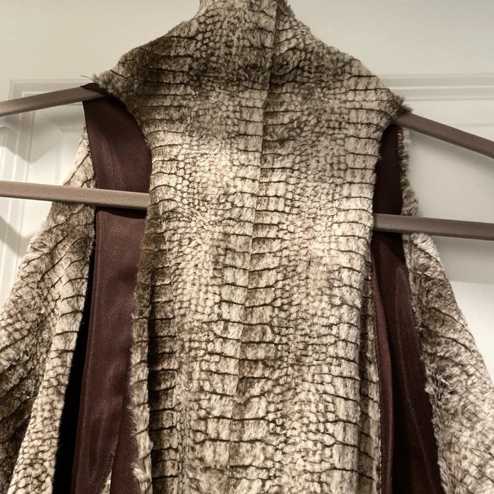 Karen Kane Faux Fur Women’s Vest Sz XS Brown Cream SnakeSkin Cabincore Waterfall - Picture 4 of 7